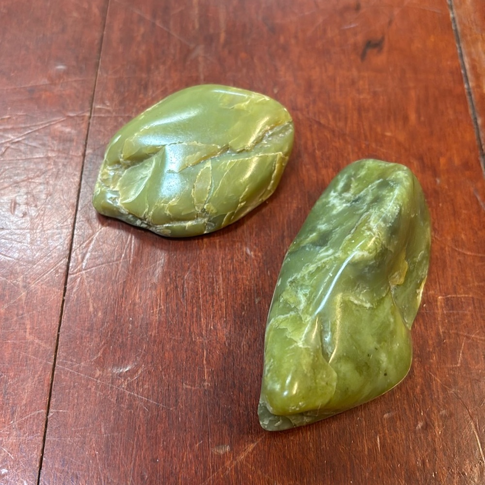 Serpentine palm stones